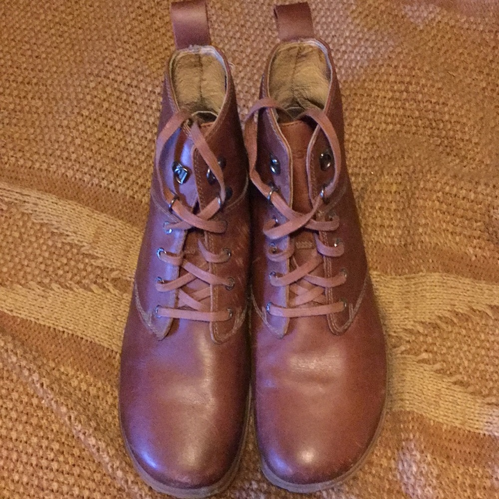 Women’s size 9 brown leather BOGS boots